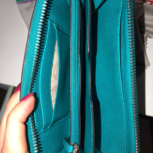 michael kors wallet - Picture 3 of 5